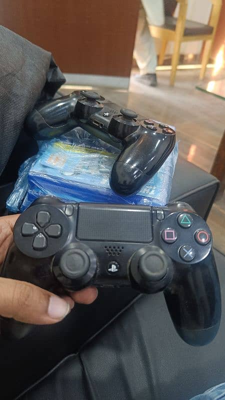 I want to sale my PS4 with 4 cd with 2 controller 6