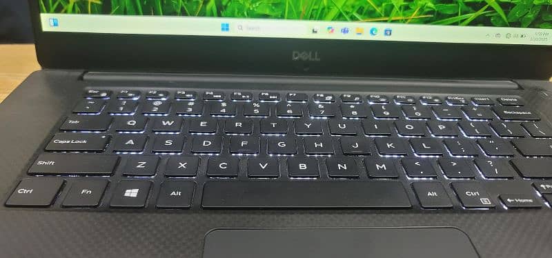 Dell Precision 5530 (Corei7 8th Gen/16/512/4GB Graphics) 1