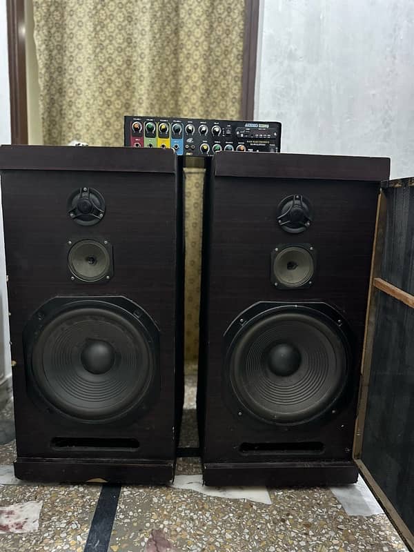 Amplifier speakers woofers 0