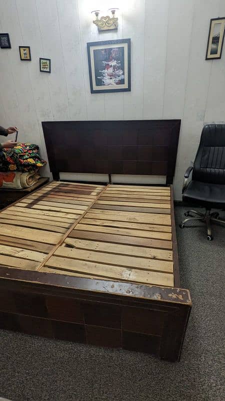 KING SIZE BED FOR SALE IN JOHAR TOWN 0