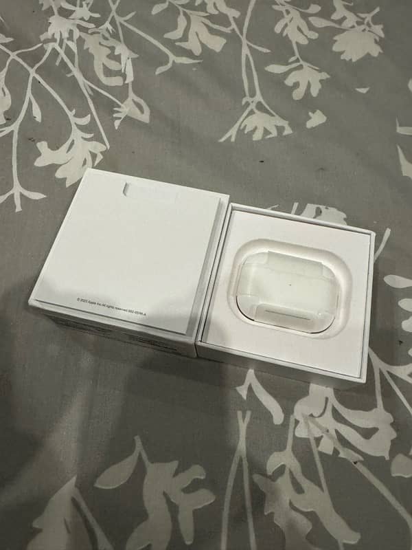 apple airpods 2 pro with magsafe type c 0