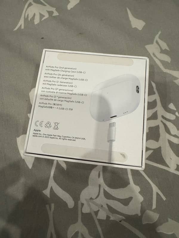 apple airpods 2 pro with magsafe type c 1