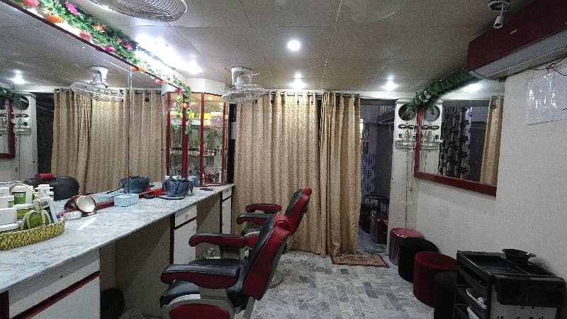 Running Beauty Polar Shop With Washroom Available 3