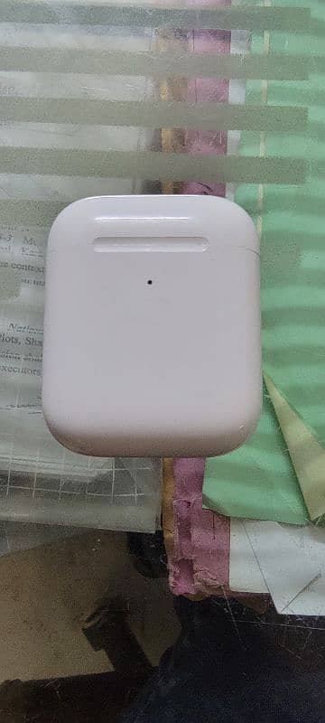 Apple earpods 2nd generation wireless charging case 0