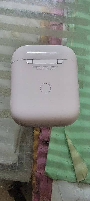 Apple earpods 2nd generation wireless charging case 1