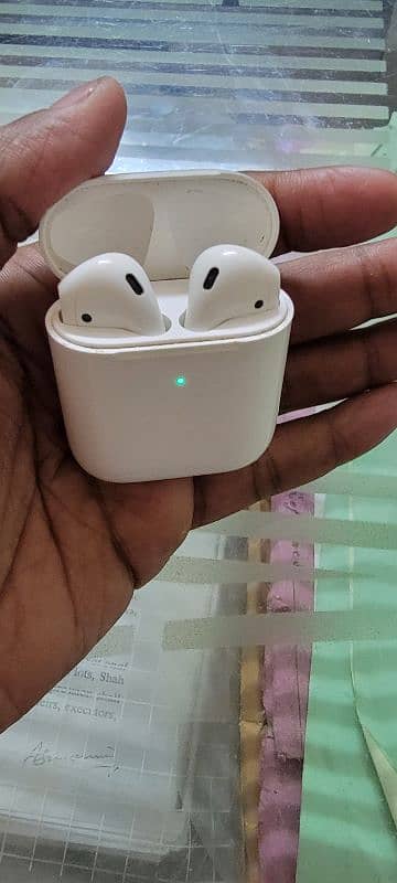 Apple earpods 2nd generation wireless charging case 2