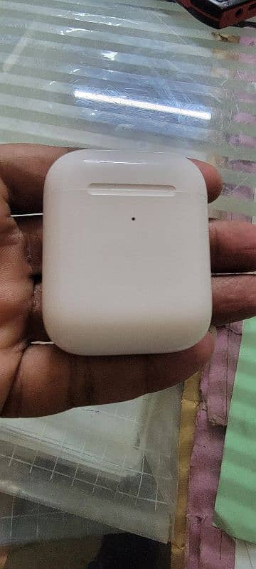 Apple earpods 2nd generation wireless charging case 3