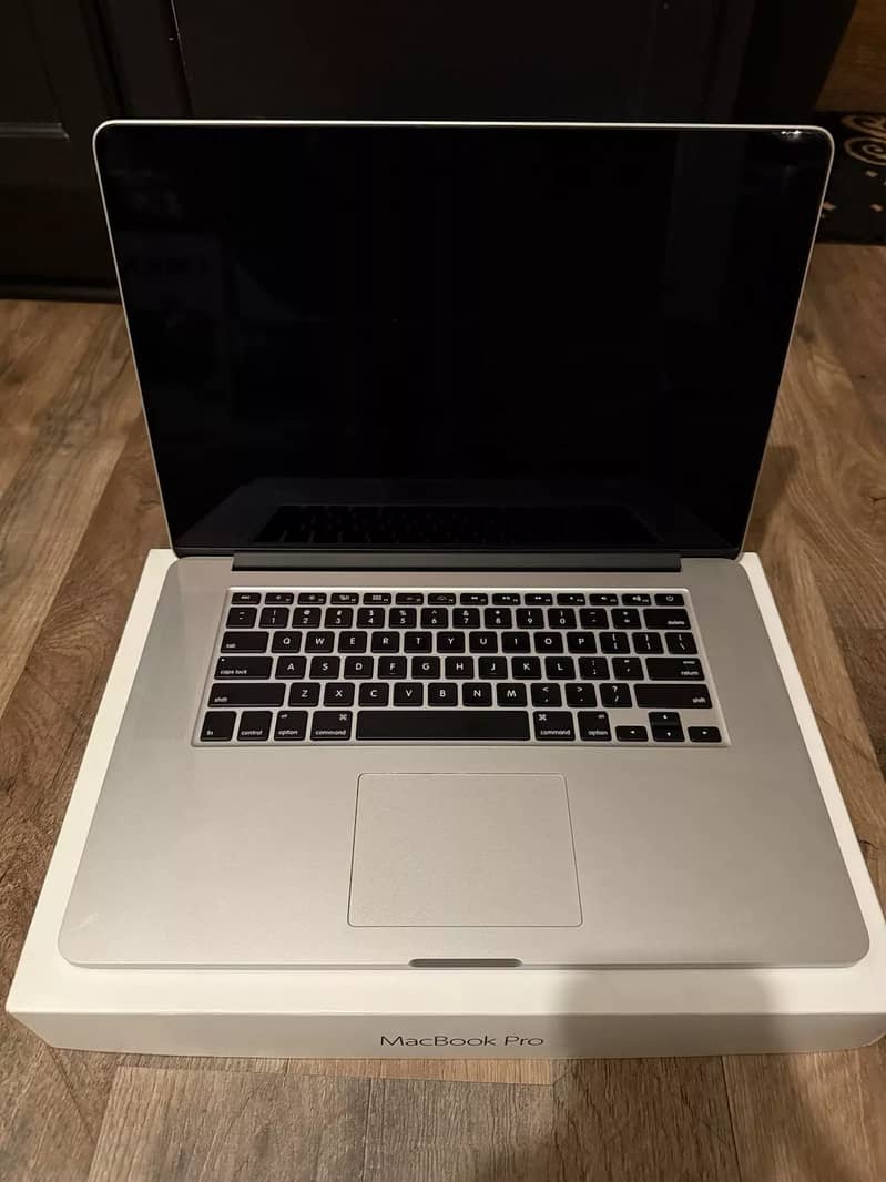 New Macbook Pro 2015 (Just Unboxed) (NEW 10/10) 0