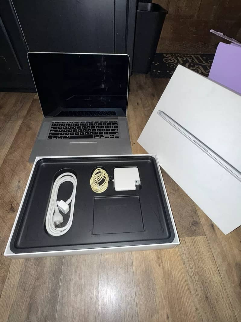 New Macbook Pro 2015 (Just Unboxed) (NEW 10/10) 1