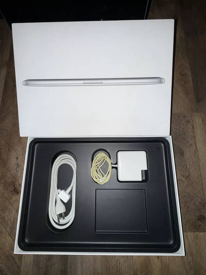 New Macbook Pro 2015 (Just Unboxed) (NEW 10/10) 2