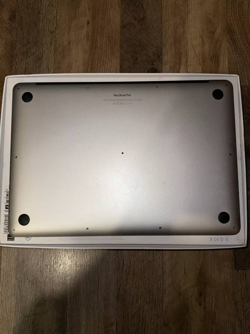 New Macbook Pro 2015 (Just Unboxed) (NEW 10/10) 4