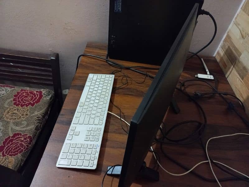 DELL BORDERLESS IPS LED MONITOR 4