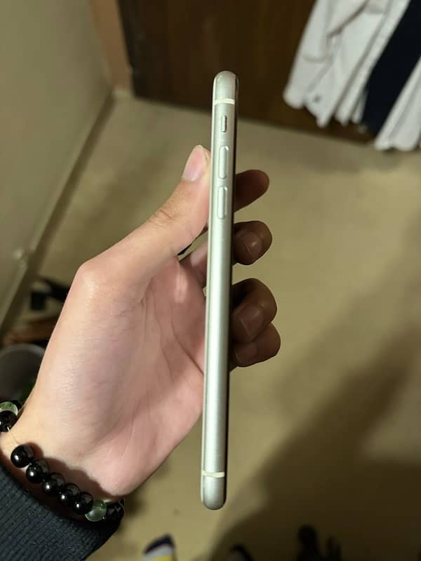 iPhone 11 64gb Non-pta 8