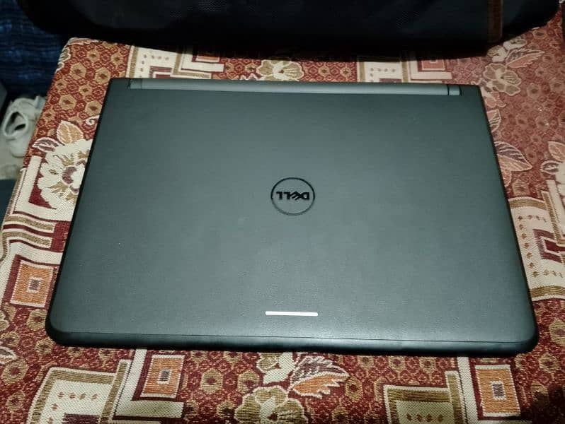 Dell latitude 3350 corei5 5th Generation 4