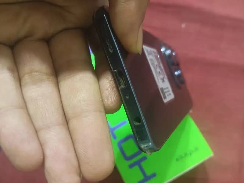 infinix hot 40  pro 10 by 10 condition 1 month used 2