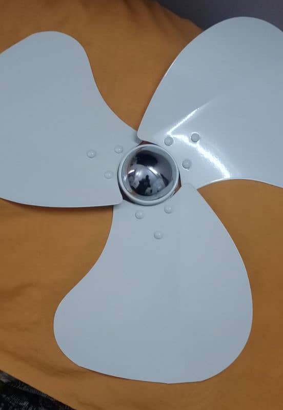 GFC Wall Bracket Fan Super Delux 18 Inch 3