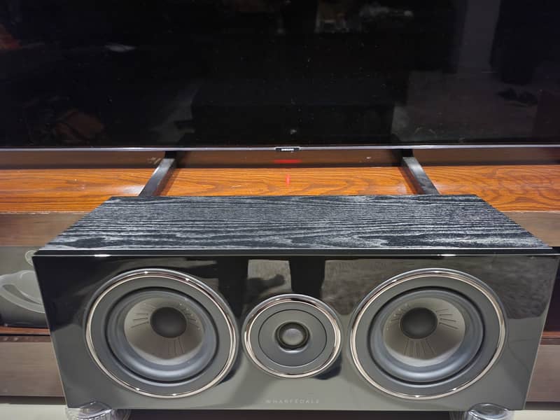 Wharfedale 12c and 12.2 Bookshelf speakers 0