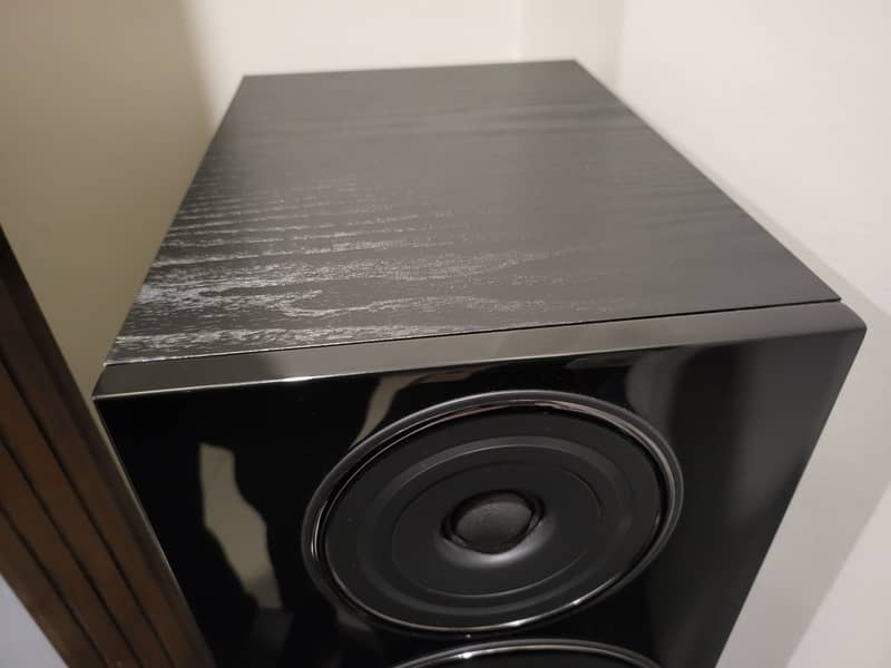 Wharfedale 12c and 12.2 Bookshelf speakers 10