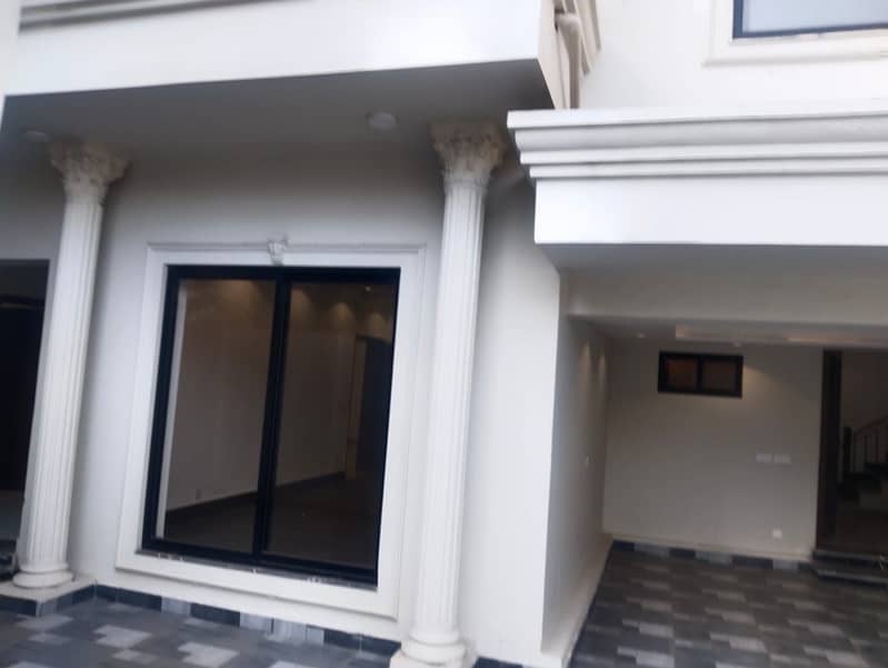 BRAND NEW 10 MARLA 3 BEDROOM HOUSE AVAILABLE FOR SALE 2