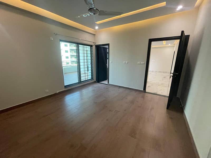 BRAND NEW GROUND FLOOR 3 BEDROOM APARTMENT AVAILABLE FOR RENT 4