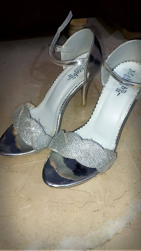 SILVER HIGH HEELS. 0