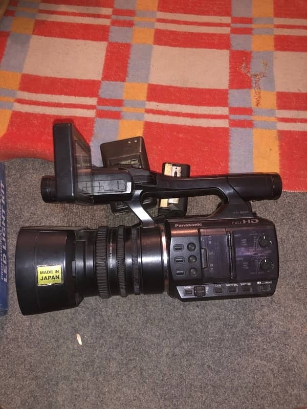 Panasonic PV100 Video Camera for Sale with Extra Battery, bag 1