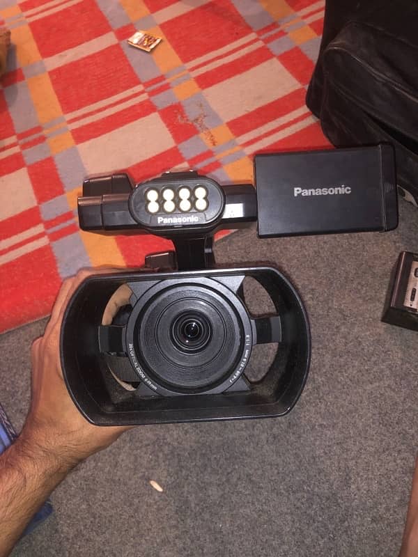 Panasonic PV100 Video Camera for Sale with Extra Battery, bag 2