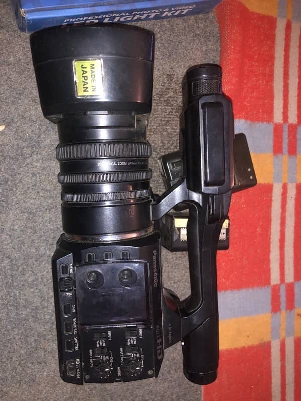 Panasonic PV100 Video Camera for Sale with Extra Battery, bag 3