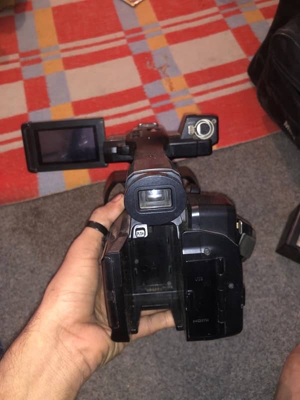 Panasonic PV100 Video Camera for Sale with Extra Battery, bag 4