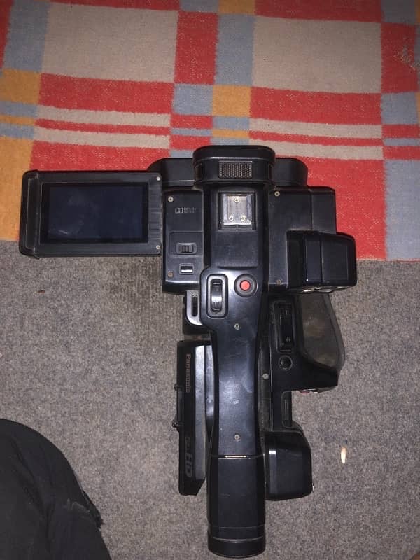 Panasonic PV100 Video Camera for Sale with Extra Battery, bag 8