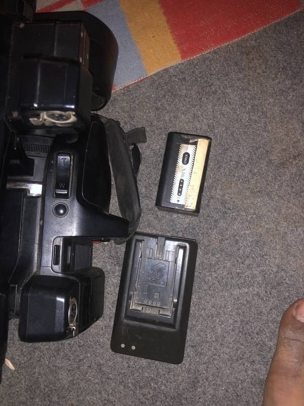 Panasonic PV100 Video Camera for Sale with Extra Battery, bag 9