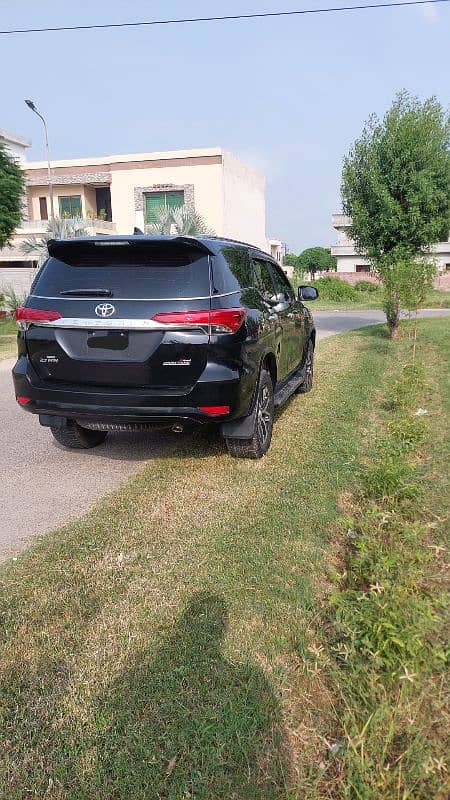 Toyota Fortuner V 2017 1