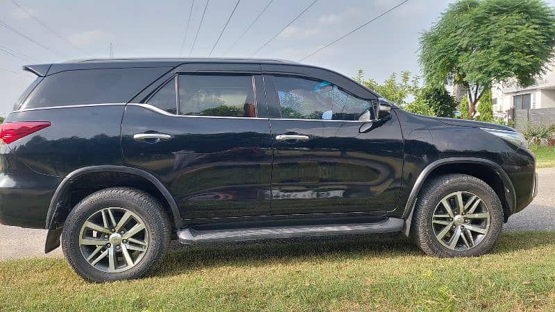 Toyota Fortuner V 2017 10