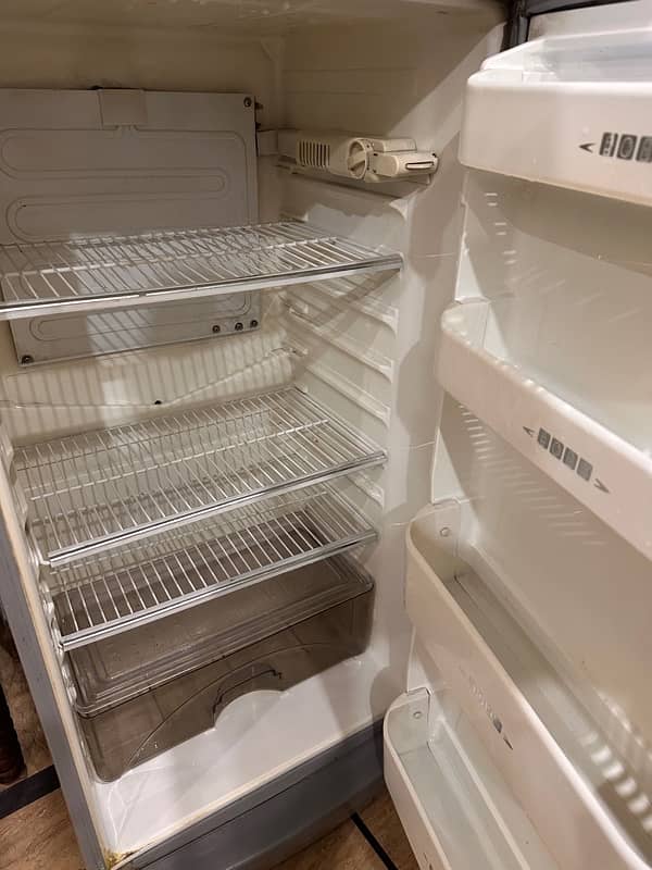 dawlance fridge medium size 9188 good cooling 1