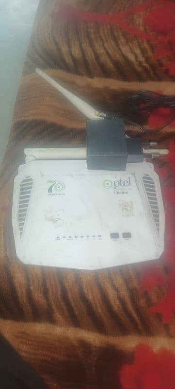 Ptcl flash fiber with charger 100% working 1