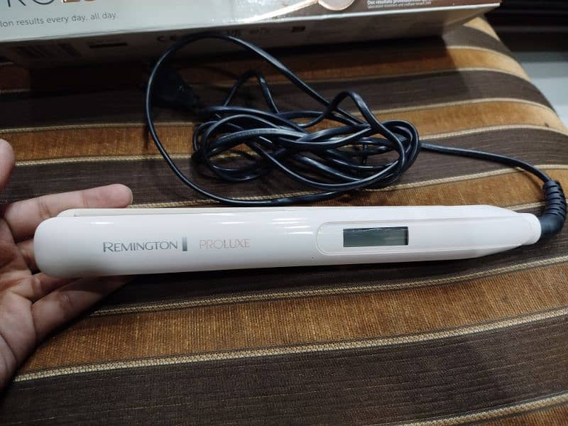 Remington Professional PROLUXE Straightener. 1