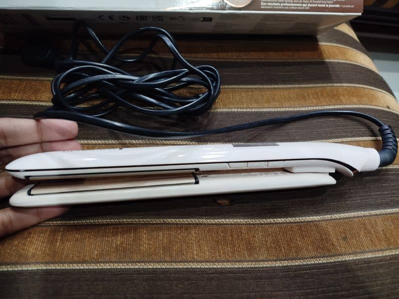 Remington Professional PROLUXE Straightener. 3