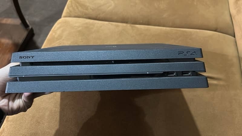 ps4 pro 1tb with 2 orignal controllers 3