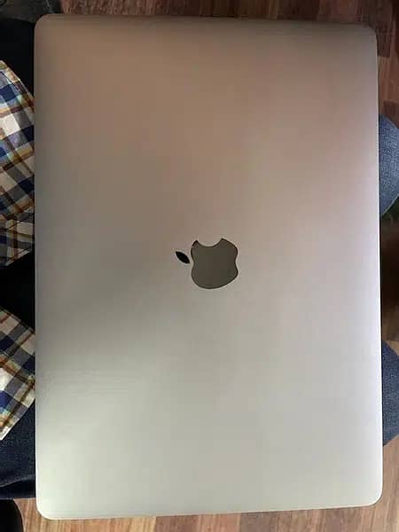 MacBook Pro (13-inch, 2017, Two Thunderbolt 3 ports) 2