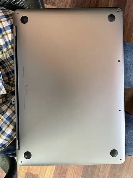 MacBook Pro (13-inch, 2017, Two Thunderbolt 3 ports) 3