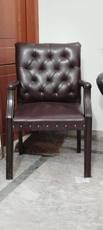 4 Office Chair New or 1 Office Table New urgent For Sale 3