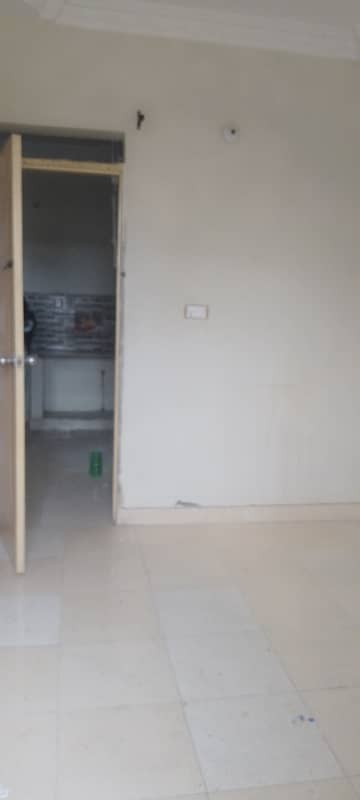 3rd floor flat for rent 4