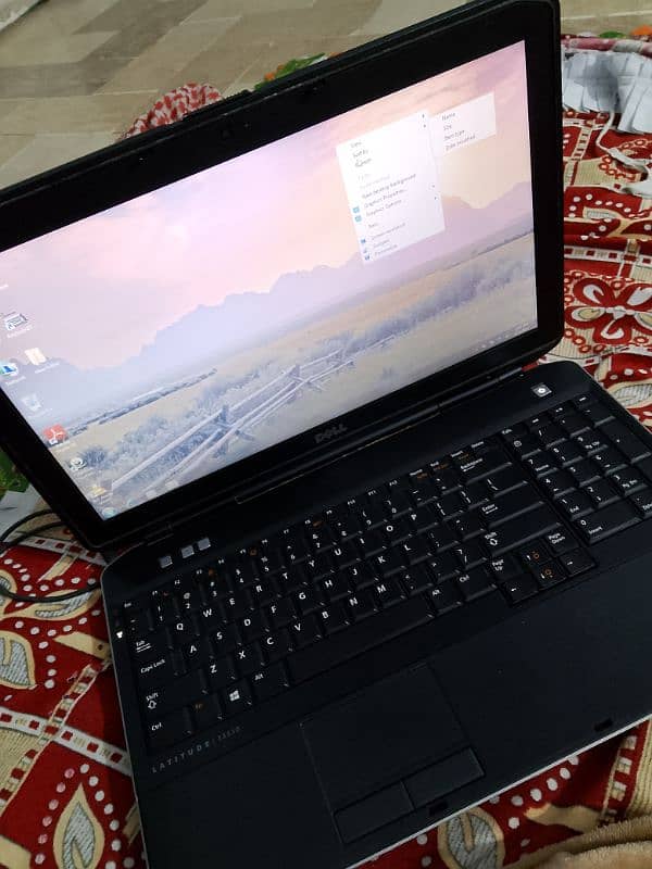 DELL E5530 LAPTOP 0