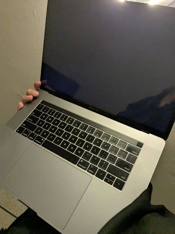 MacBook Pro 2018 15.1" Touchbar 1