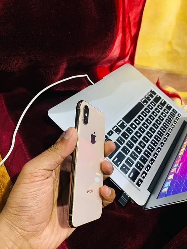 iphone XS 256 gb Gold 4