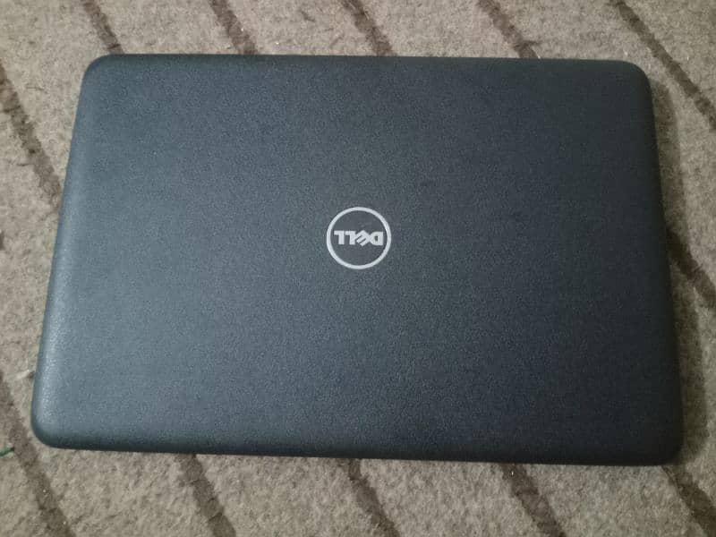 Dell laptop slim size 4gb 32gb great battery time 1