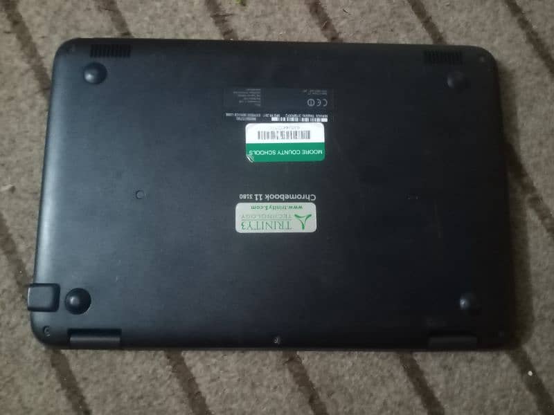 Dell laptop slim size 4gb 32gb great battery time 2