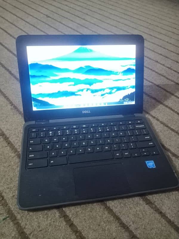 Dell laptop slim size 4gb 32gb great battery time 3