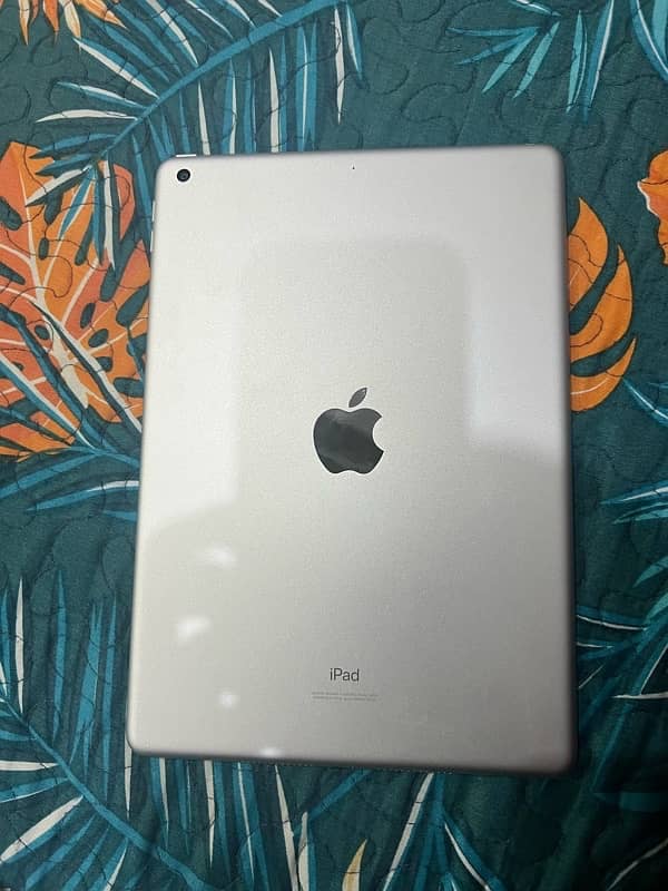 IPad (8 Generation) LL/A Model 2