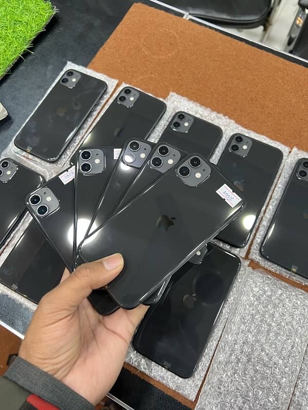 iphone 11 128gb JV 80+ healths @ IStore by farhan 3